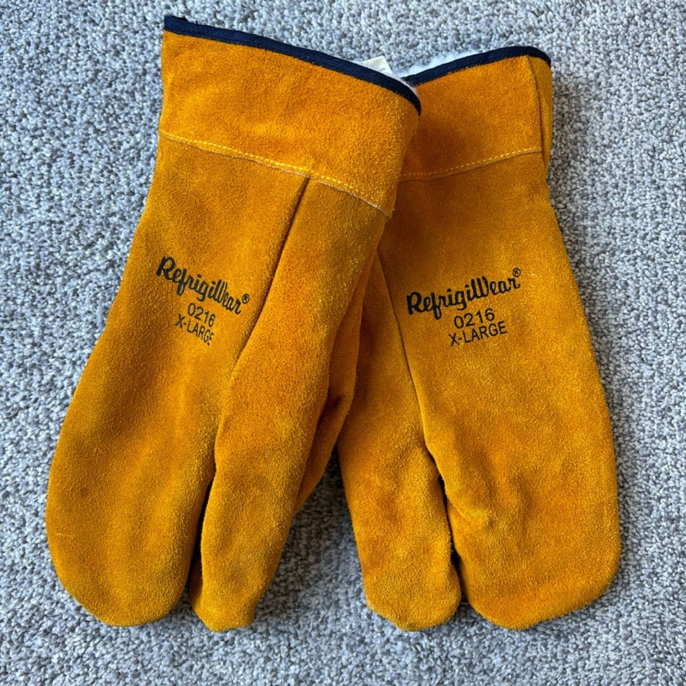 REFRIGIWEAR 3 Finger Mitt XL- worn once! - Picture 4 of 5